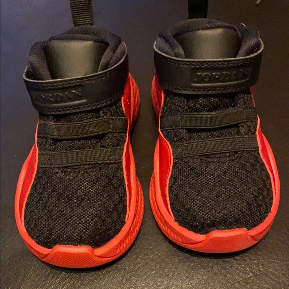 Jordan’s size 4 red/black